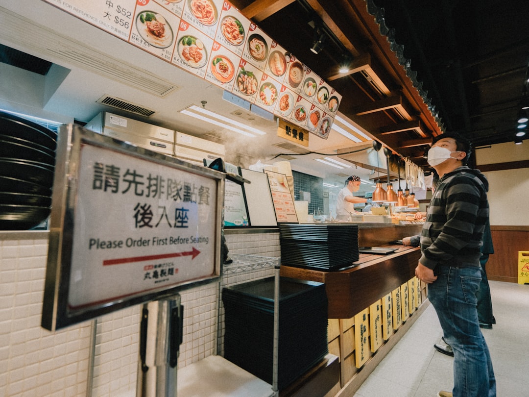 AI搜索重构餐饮连锁流量：6大GEO趋势决定下一轮增长