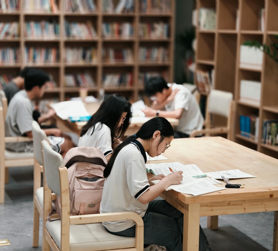 80%家长用AI选辅导班，你的机构却在AI里“隐身”？