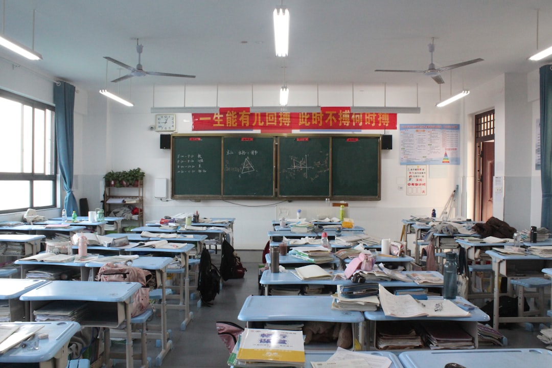 教育培训行业：如何在AI搜索时代抢占用户信任高地？